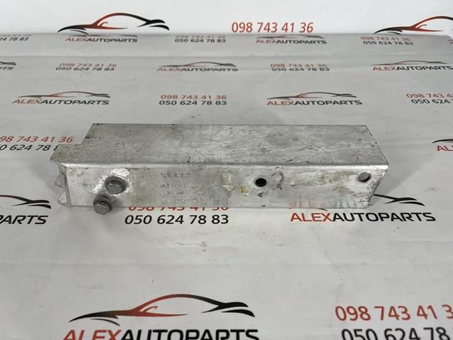 Кронштейн підсилювача заднього бампера 8R0807331B VAG