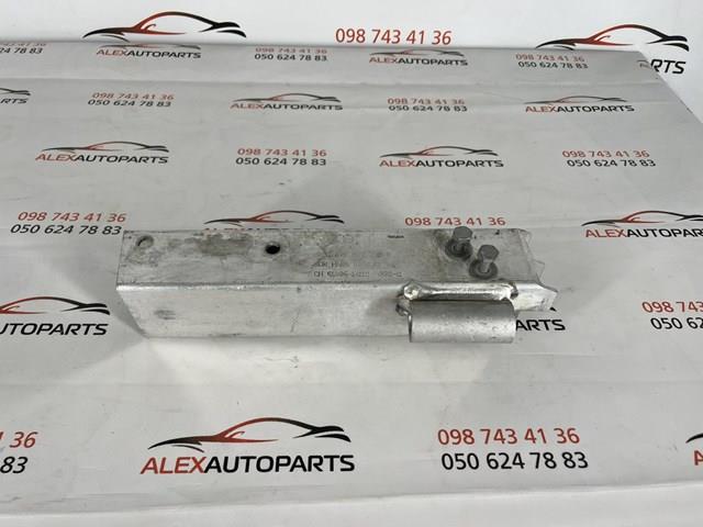 Кронштейн підсилювача заднього бампера 8R0807332B VAG