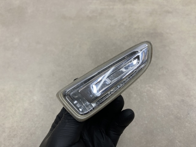 Повторювач повороту на крилі, правий 13491089 GM