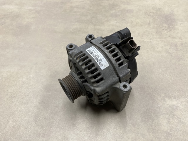 Генератор автомобільний 13587304 GM