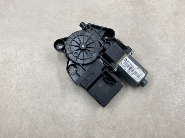 Мотор склопідйомника дверей передніх, правих 807302741R RENAULT