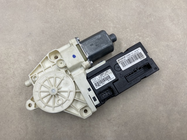 Мотор склопідйомника дверей задніх, лівих 807310002R RENAULT
