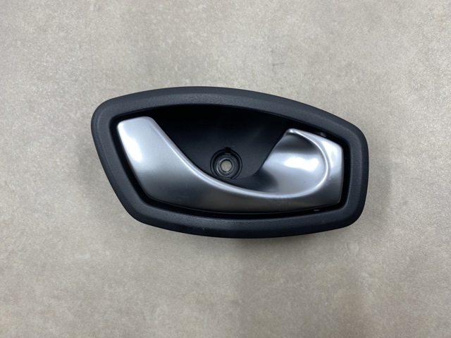 Ручка правих задніх дверей 826720001R RENAULT