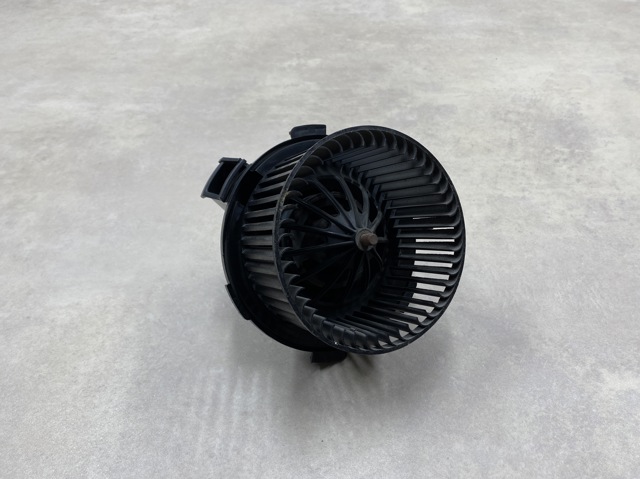 Моторчик пічки Опель Зафіра B