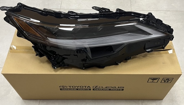 Фара правая 811100E730 TOYOTA
