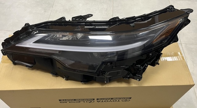 Фара ліва 811500E710 TOYOTA