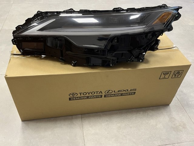 Фара дальнього світла в зборі 811500E730 TOYOTA