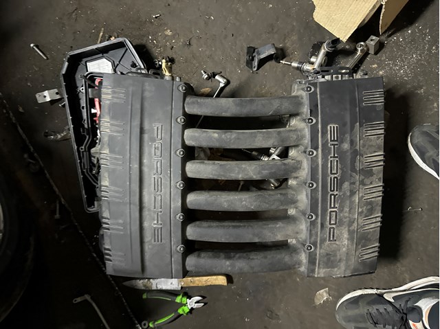 Колектор впускний 03H133201AB PORSCHE