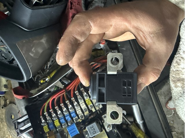 Піропатрон основної батареї 4F0915519 PORSCHE