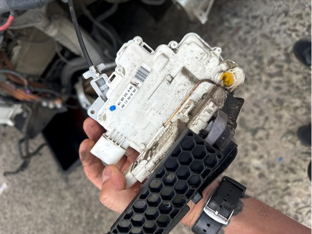 Замок водійських дверей 4G1837015A PORSCHE