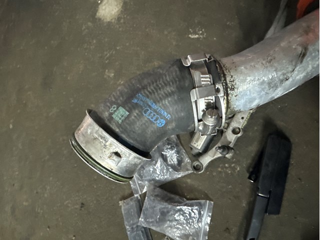Трубка, що нагнітається 7L6145943B VAG