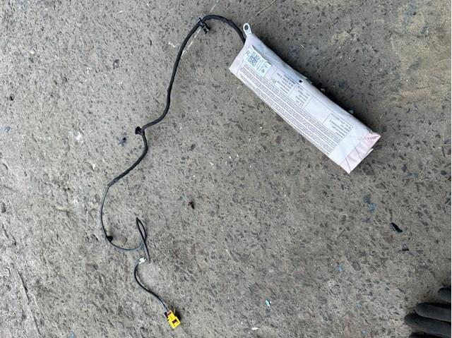Подушка Айрбег спинки сидіння правого 7P0880242A VAG
