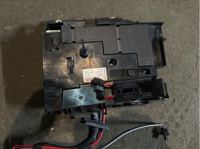 Коробка запобіжників 7P0937548H PORSCHE