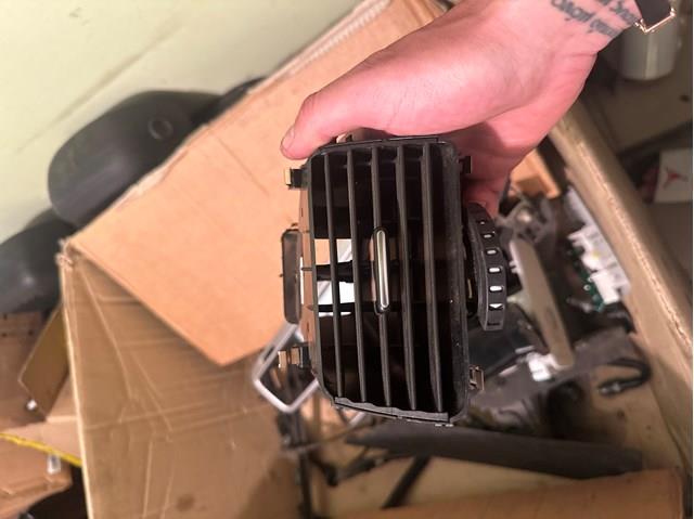 Решітка повітроводу 7P1819727A VAG
