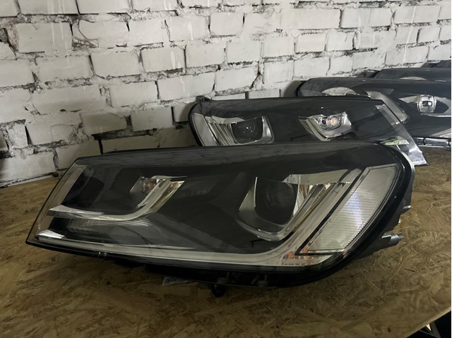 Основна фара в зборі ліва 7P1941753B VAG