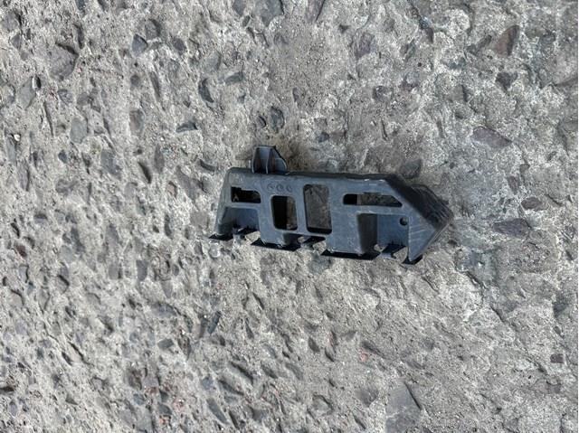 Направляюча заднього бампера, права 7P5807484 VAG