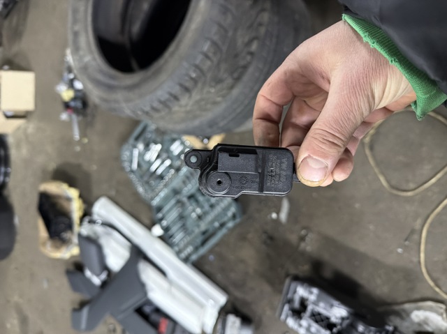 Мотор-привід відкриття лючка бака 8V0862159A VAG