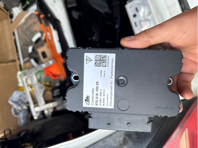 Блок стоянкового гальма 97061810909 PORSCHE