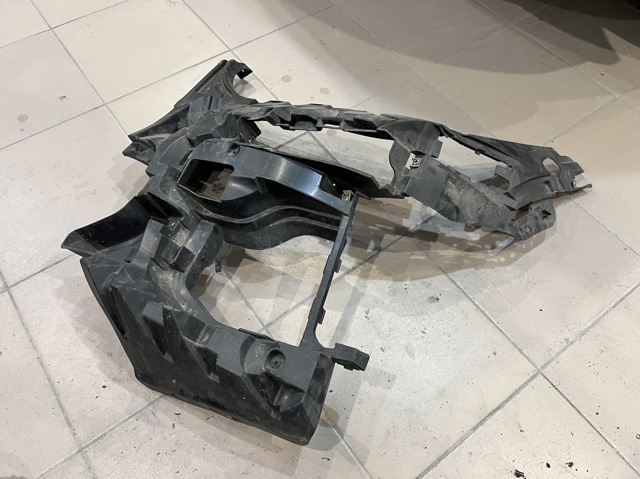 Кронштейн кріплення протитуманною фари, лівою 51118069227 BMW