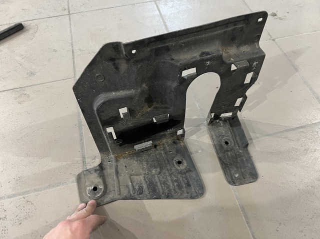 Захист двигуна, лівий 51717424917 BMW
