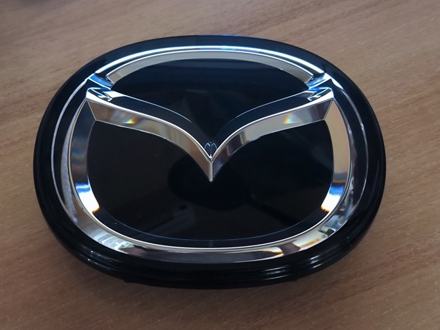 Емблема решітки радіатора BCKB51730A MAZDA
