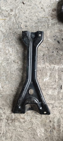 Кронштейн замку капоту 2K5805567 VAG