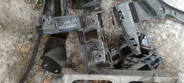 Ліве кріплення заднього бампера 30678650 VOLVO