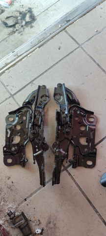 Петля капота, права 41007427052 BMW
