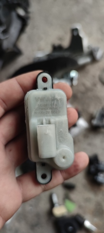 Мотор-привід відкриття лючка бака 510810773A VAG