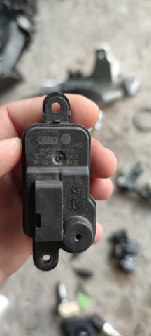 Мотор-привід відкриття лючка бака 8V0862159A VAG