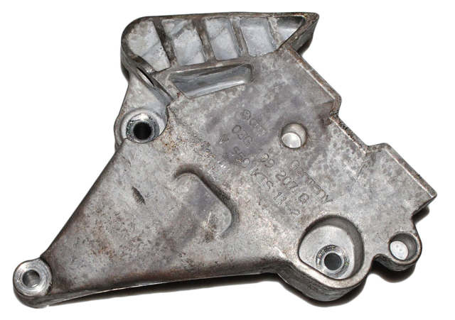 Кронштейн подушки (опори) двигуна, правої 03G199207G VAG