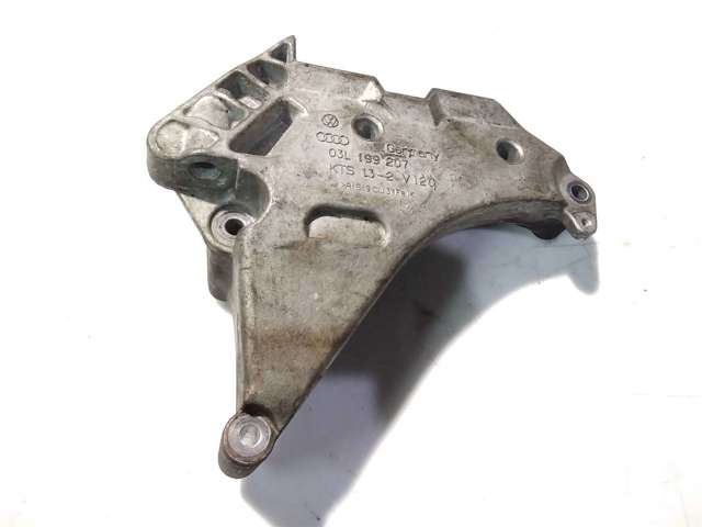 Кронштейн подушки (опори) двигуна, правої 03L199207 VAG