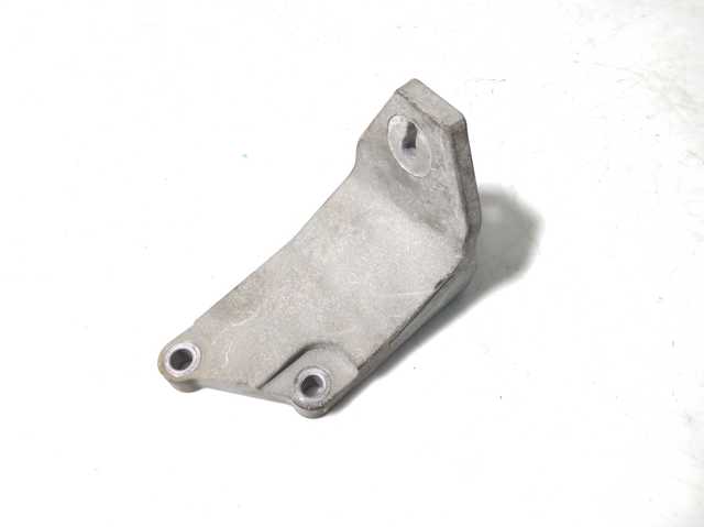 Кронштейн подушки (опори) двигуна, правої 112323NF0A NISSAN