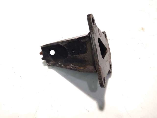 Кронштейн подушки (опори) двигуна, правої 11232EB300 NISSAN