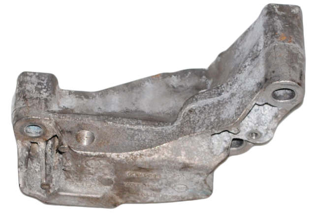 Кронштейн подушки (опори) двигуна, правої 11232JD000 NISSAN