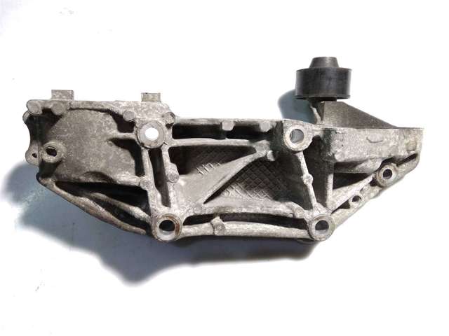 Кронштейн кріплення генератора 117103585R RENAULT