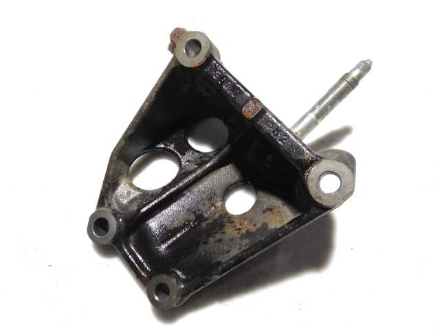 Кронштейн подушки (опори) двигуна, правої 1231536011 TOYOTA