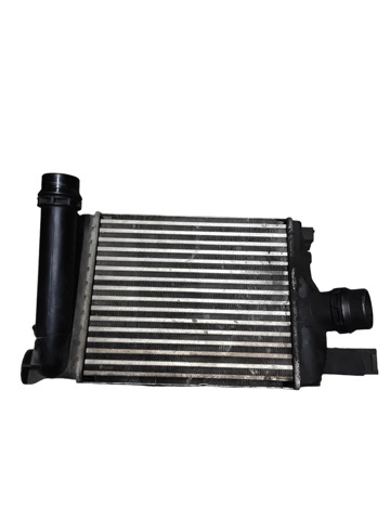Радіатор интеркуллера 14461B680C RENAULT