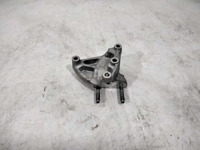 Кронштейн подушки (опори) двигуна, правої 2167003HA0 HYUNDAI