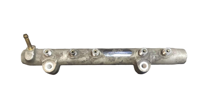Паливна рампа 2381033020 TOYOTA