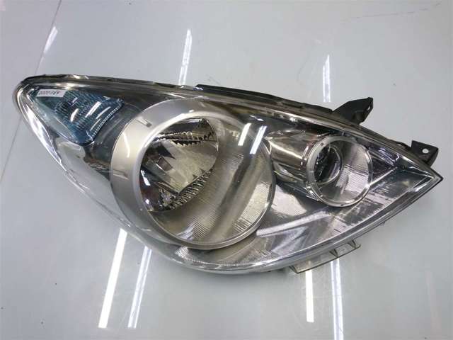 Фара правая 26010BH10A NISSAN