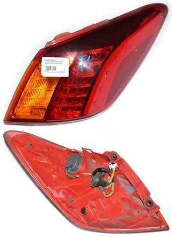 Задні ліхтарі 265501AM0B NISSAN