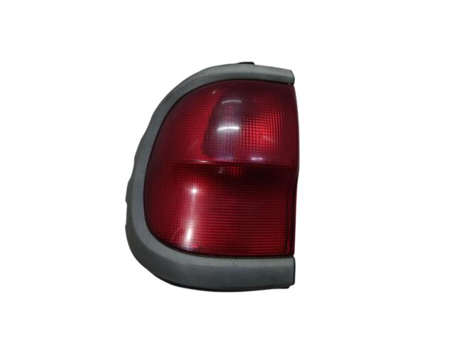 Задня ліва фара Nissan Terrano 2
