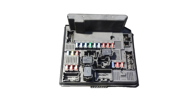 Корпус запобіжників 284B7JD02A NISSAN