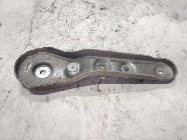 Кронштейн задньої балки 31106861142 BMW