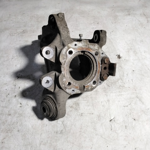 Цапфа поворотна права 33326770982 BMW