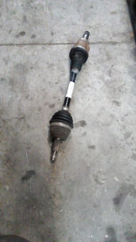 Привід передній правий 391008720R RENAULT
