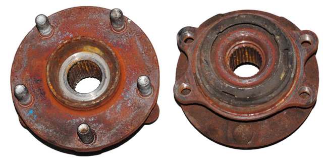 Маточина (передня) 40202CA000 NISSAN