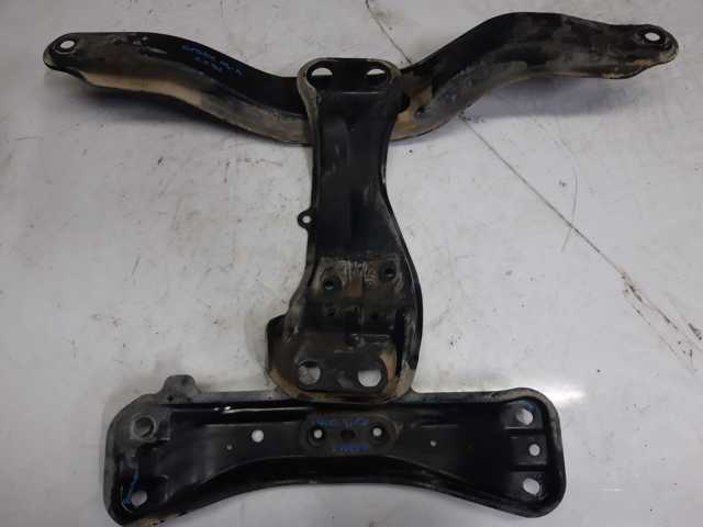 Підрамник двигуна 41011AG040 SUBARU