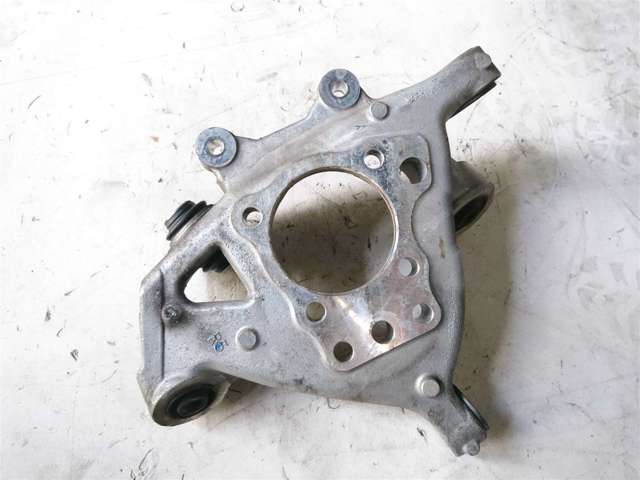 Цапфа - поворотний кулак задній, правий 4230430090 TOYOTA